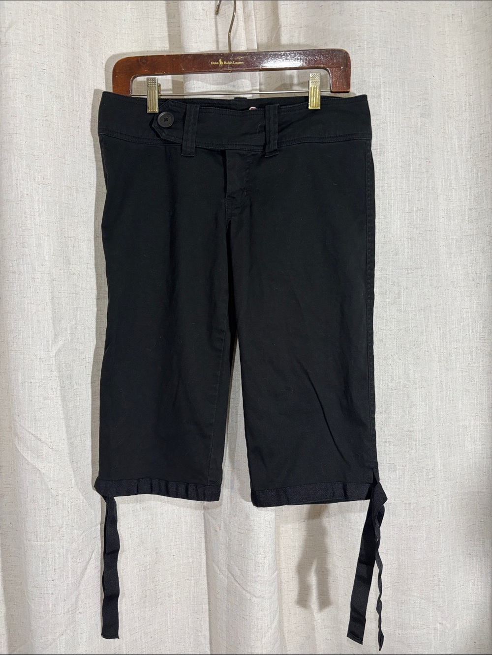 Vintage Y2K Plugg Women’s Black Knee Length Capri Shorts